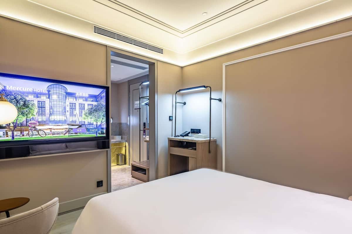 Superior-huone, 1 suuri parisänky | Untuvapeitot, ilmaiset minibaarituotteet, yksilöllisesti sisustettu