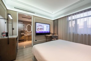Standard Room, 1 Queen Bed | Down duvets, free minibar, individually decorated - Mercure Qingdao Downtown (Qingdao)