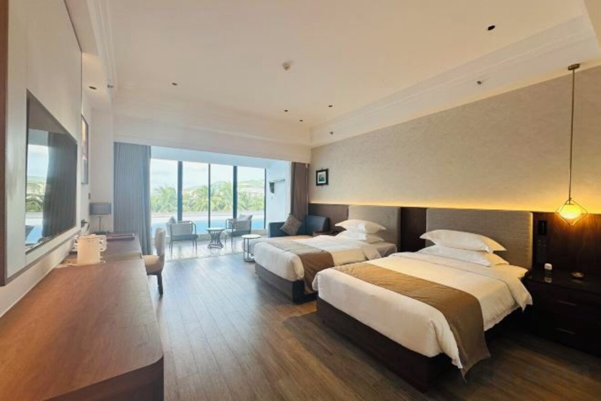 Garden Twin Room (Smart Guest Control + Spacious + Bathtub)