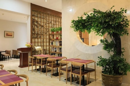 Interior. Tangyue Hotel
