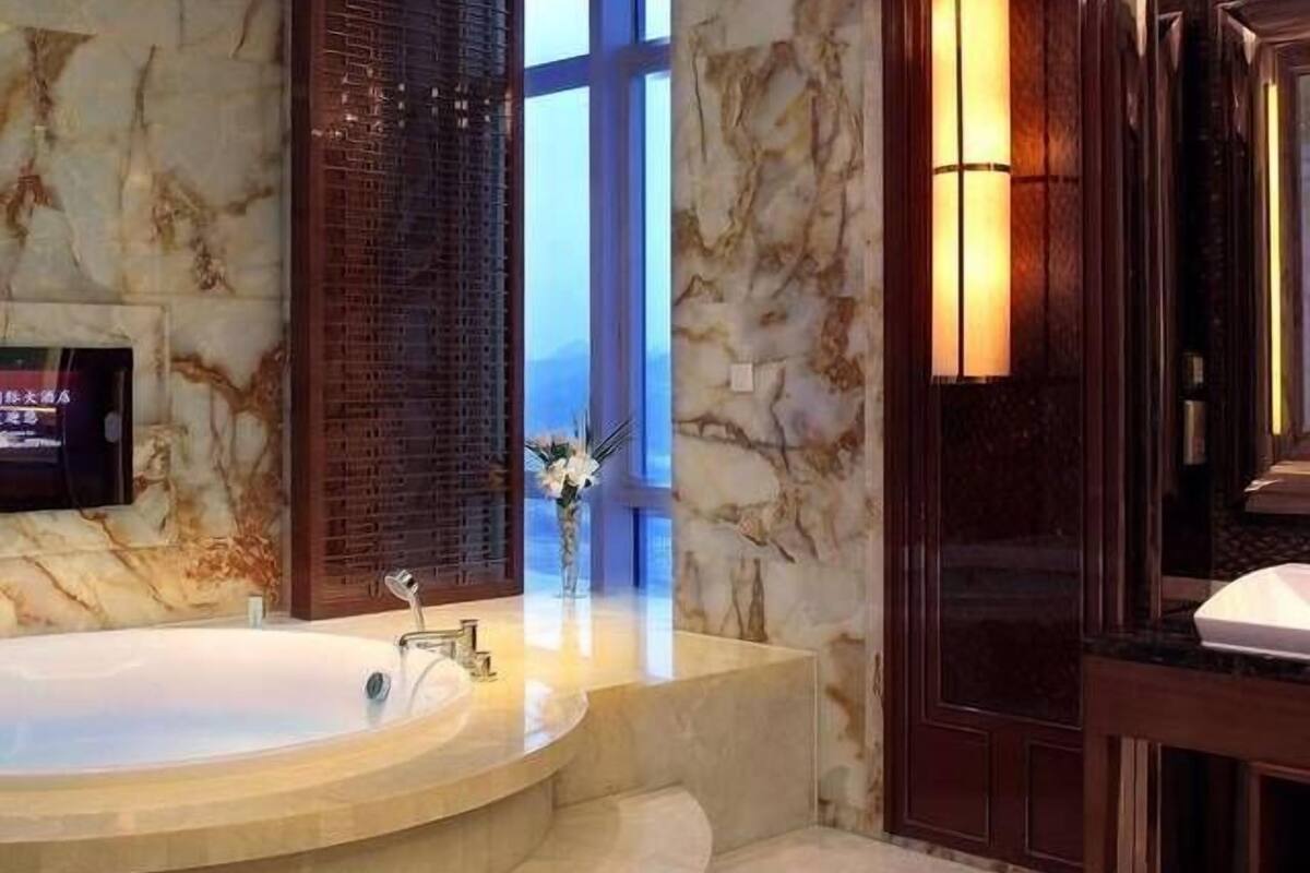 in-room safe, individually decorated, individually furnished, desk