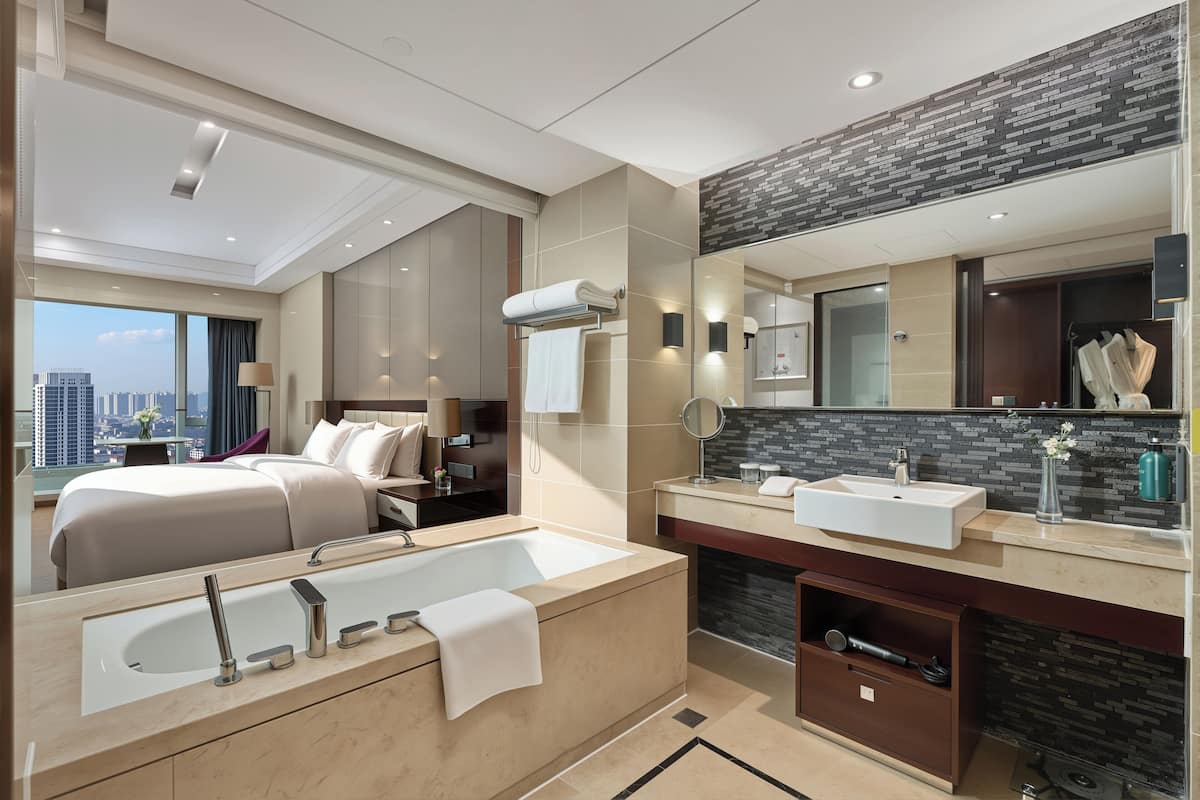 Premium Room, 1 King Bed