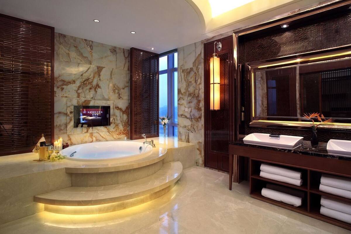 in-room safe, individually decorated, individually furnished, desk