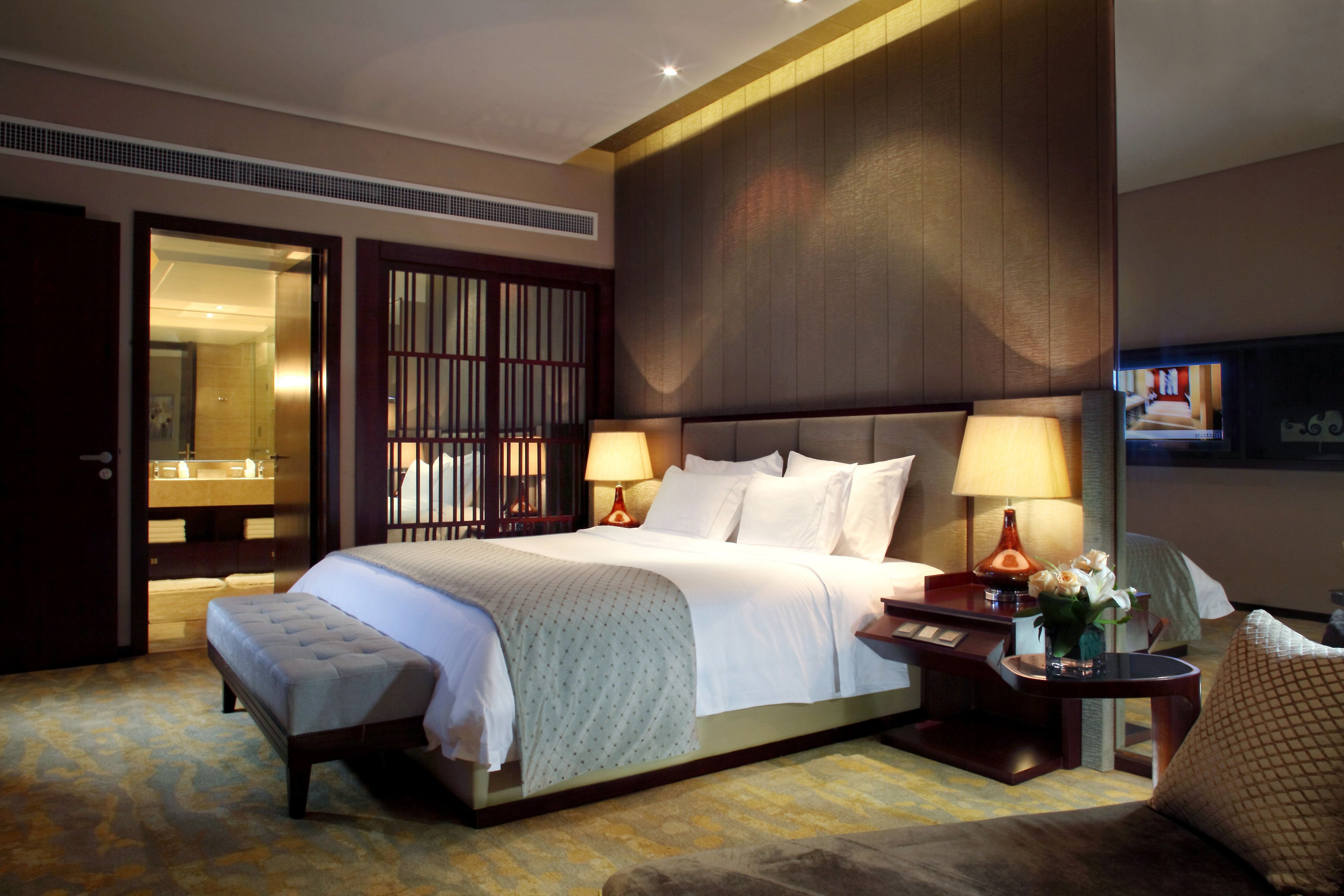 junior suite, 1 king bed | in-room safe, individually decorated, individually furnished, desk