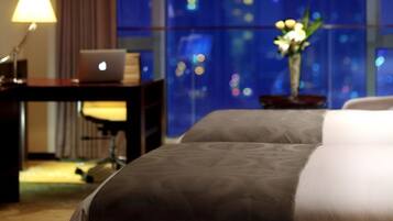 Caja fuerte, decoración individual, mobiliario individual y escritorio