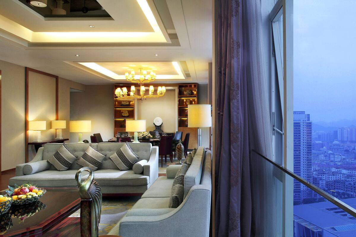 in-room safe, individually decorated, individually furnished, desk