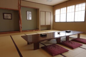 In-room safe, desk - Asahidake Onsen Yumoto Yukomansou (Higashikawa)