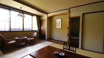 Superior Japanese Style Room (10 Tatami-mats) | In-room safe, desk