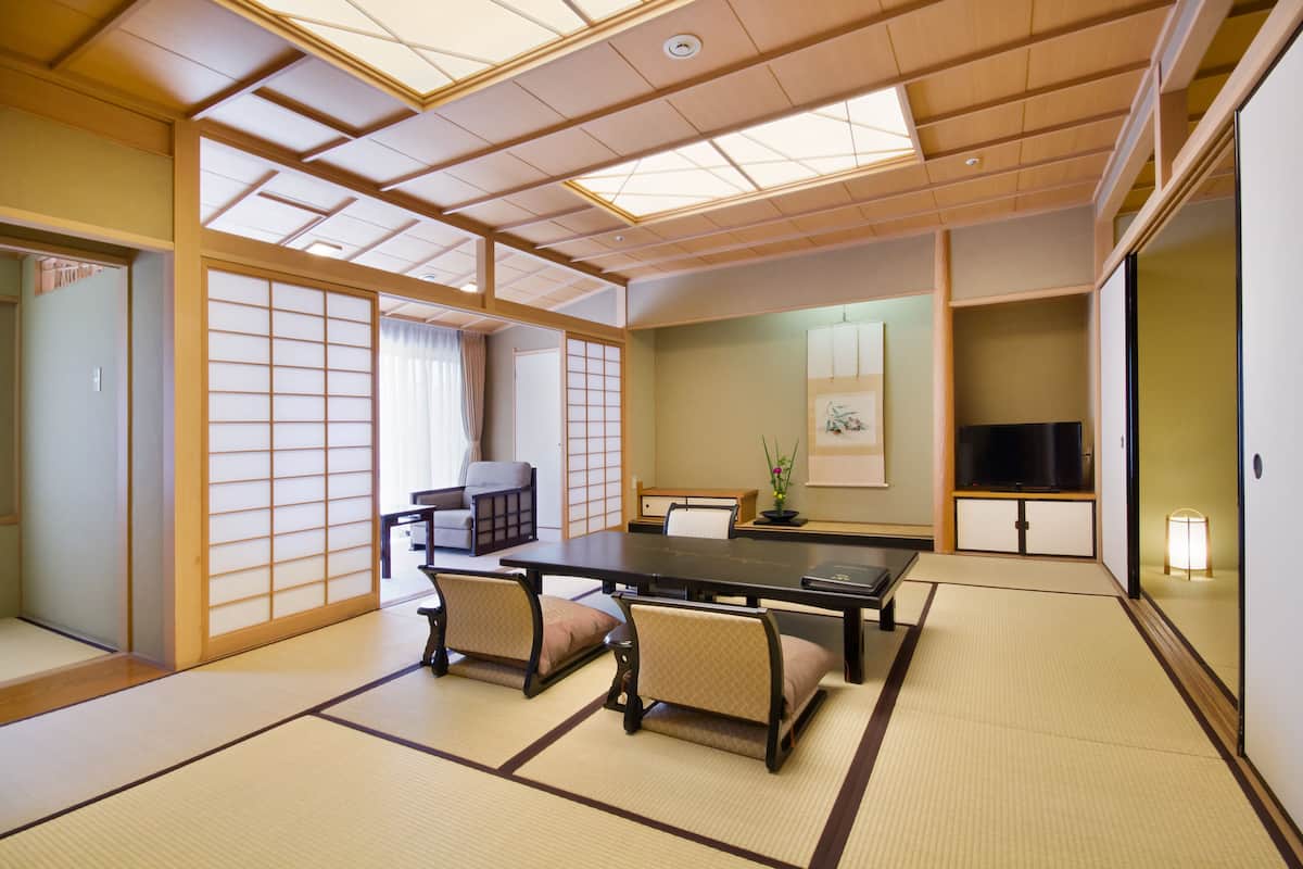 Traditionele kamer, niet-roken (12 tatami + 5 tatami) | Hypoallergeen beddengoed, donsdekens, een kluis op de kamer