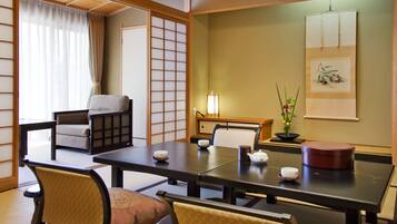 Hypo-allergenic bedding, down duvets, in-room safe, iron/ironing board