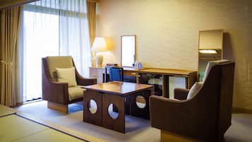 Traditionellt rum - icke-rökare (DX Japanese Western) | Allergitestade sängkläder, duntäcken och värdeförvaringsskåp på rummet