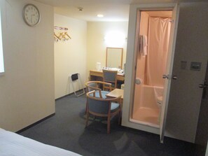 Desk, free WiFi, bed sheets - Hotel Green Well (Sendai)