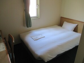 Desk, free WiFi, bed sheets - Hotel Green Well (Sendai)
