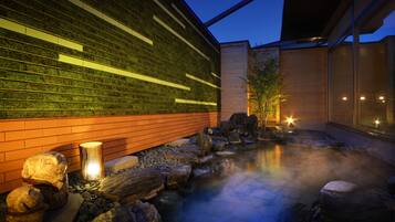 Tina de hidromasaje al aire libre