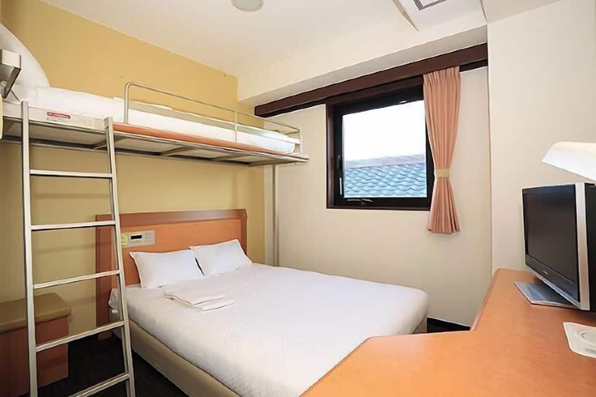 Escrivaninha, ferros/tábuas de passar roupa, Wi-Fi de cortesia