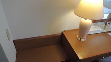 書桌、熨斗/熨衫板、免費 Wi-Fi、床單