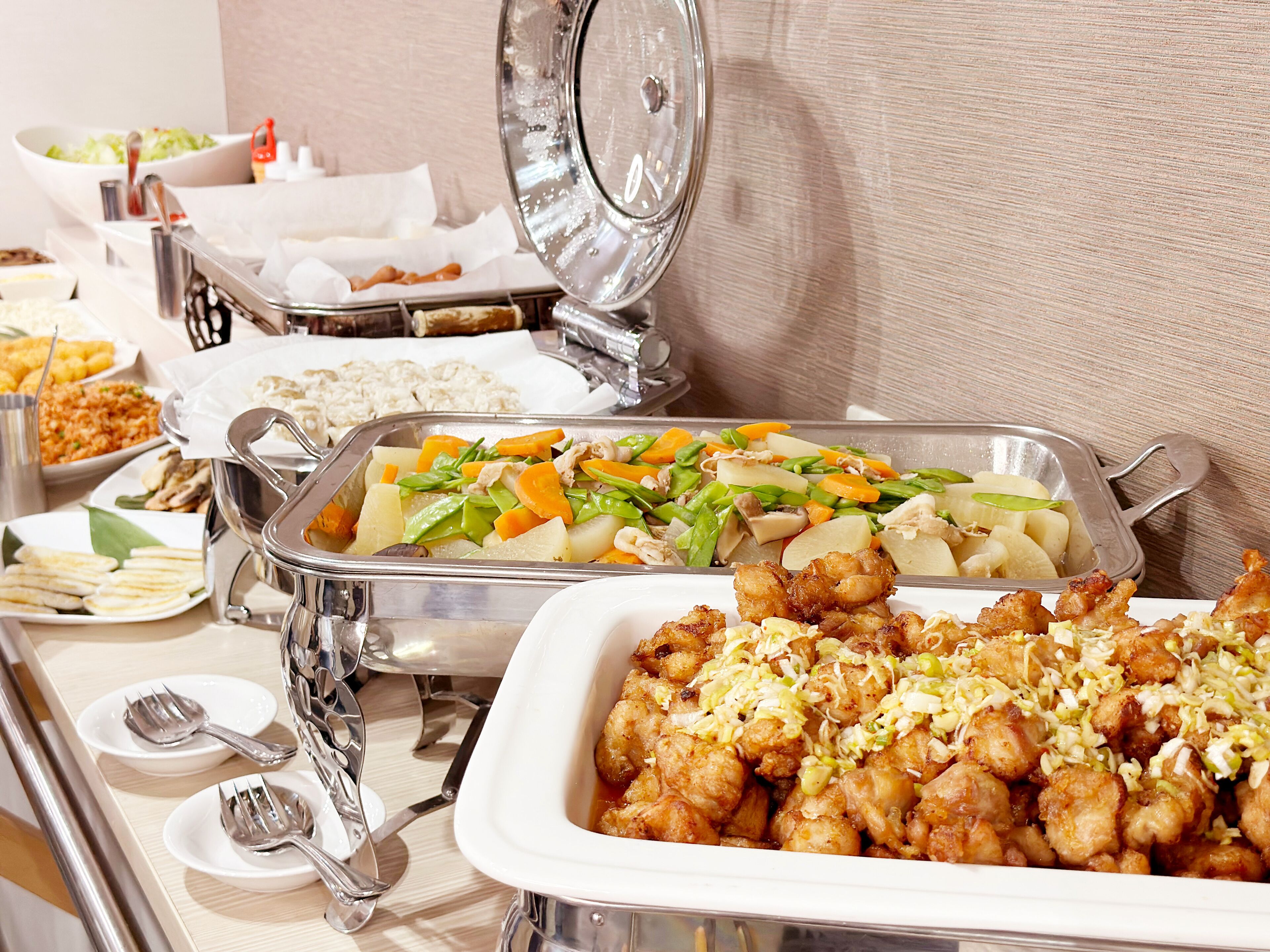 朝食 (ビュッフェ)、毎日提供 (1 名様 1800 JPY)