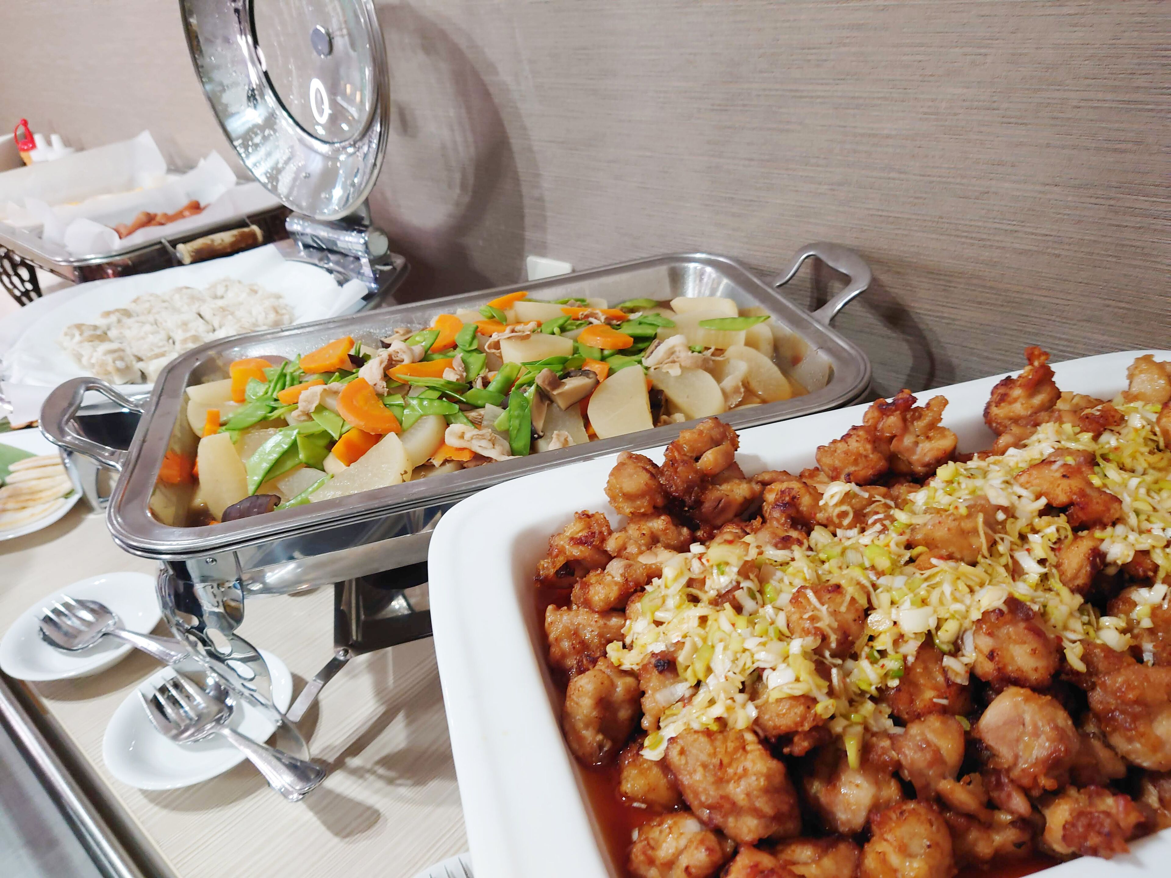 Daily buffet breakfast for a fee