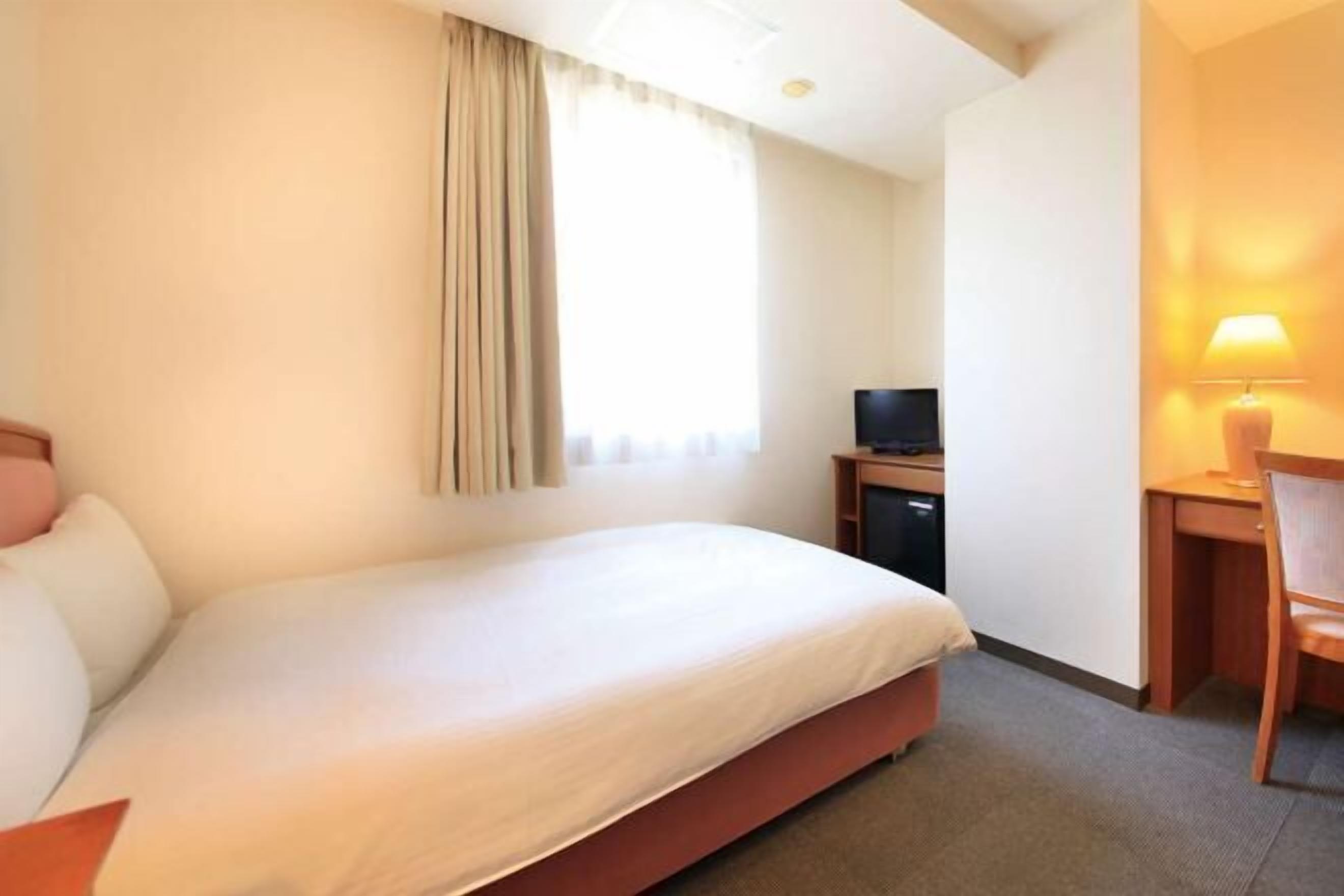 办公桌、熨斗/熨板、免费 WiFi、床单