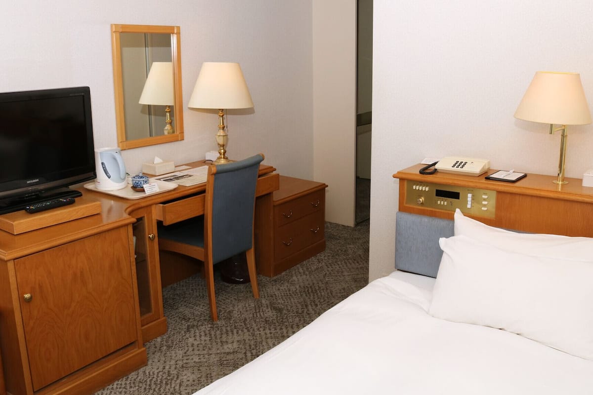 Minibar, bureau, Wi-Fi gratuit, draps fournis