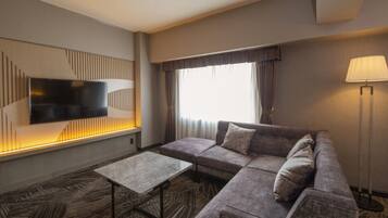 Minibar, desk, free WiFi, bed sheets