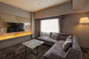 Minibar, escritorio, wifi gratis y ropa de cama 