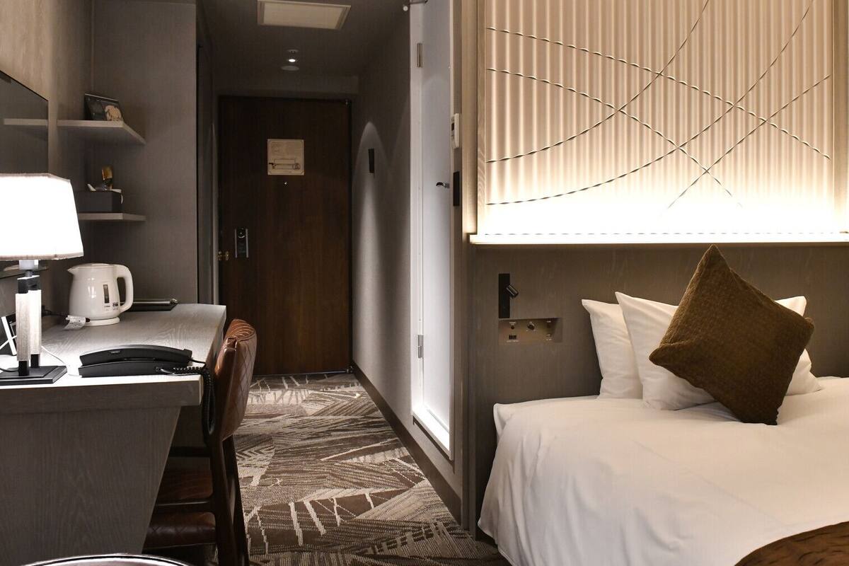 Minibar, bureau, Wi-Fi gratuit, draps fournis