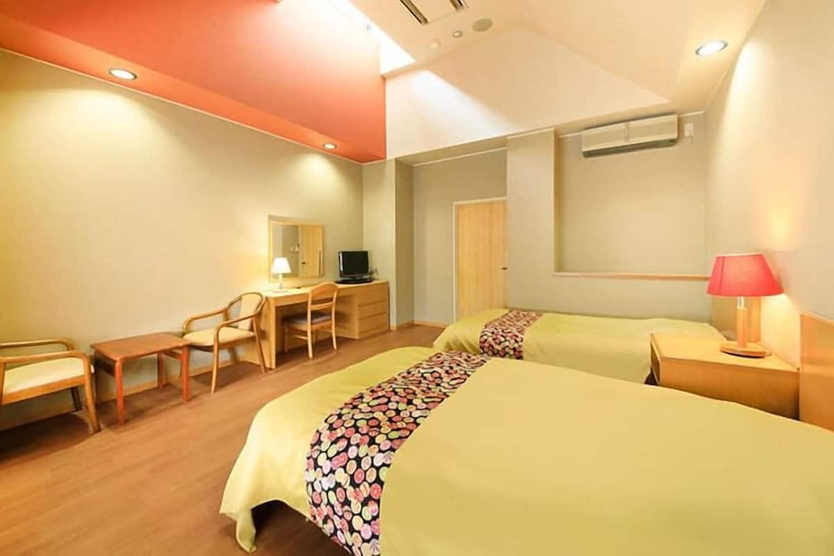 In-room safe, bed sheets