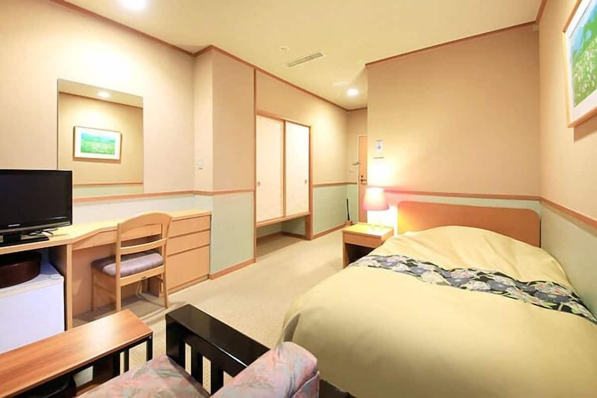 In-room safe, bed sheets