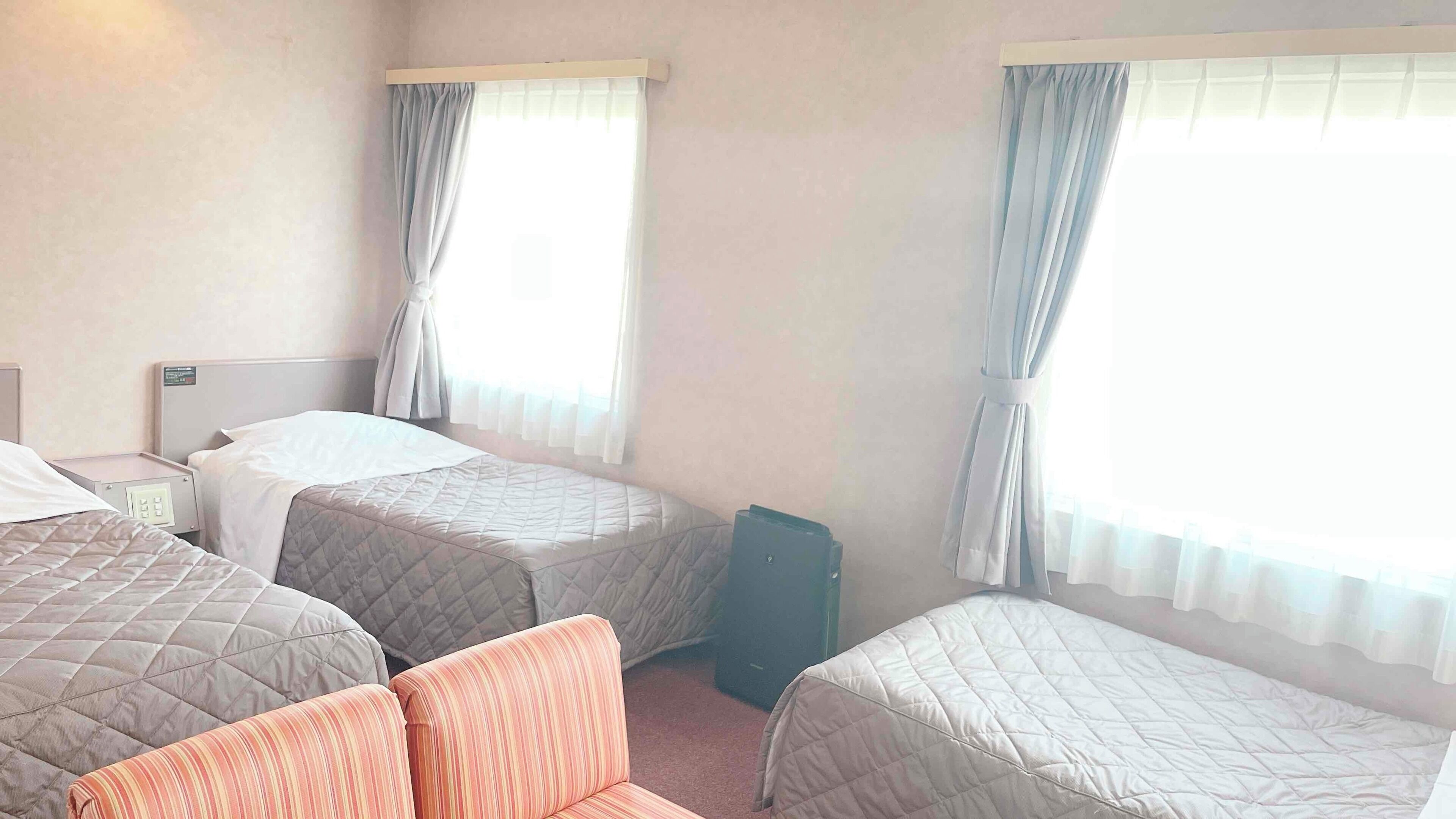 In-room safe, desk, free WiFi