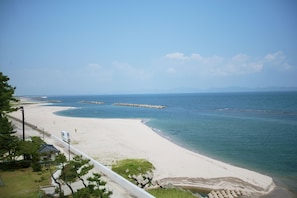 Deluxe Corner Twin Room, Non Smoking, Ocean View (Japanese-Style Room) | Beach | On the beach - Bayside Square Kaike Hotel (Yonago)