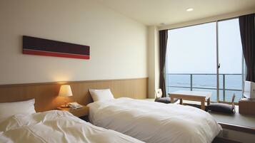 1 bedroom, desk, blackout curtains, soundproofing