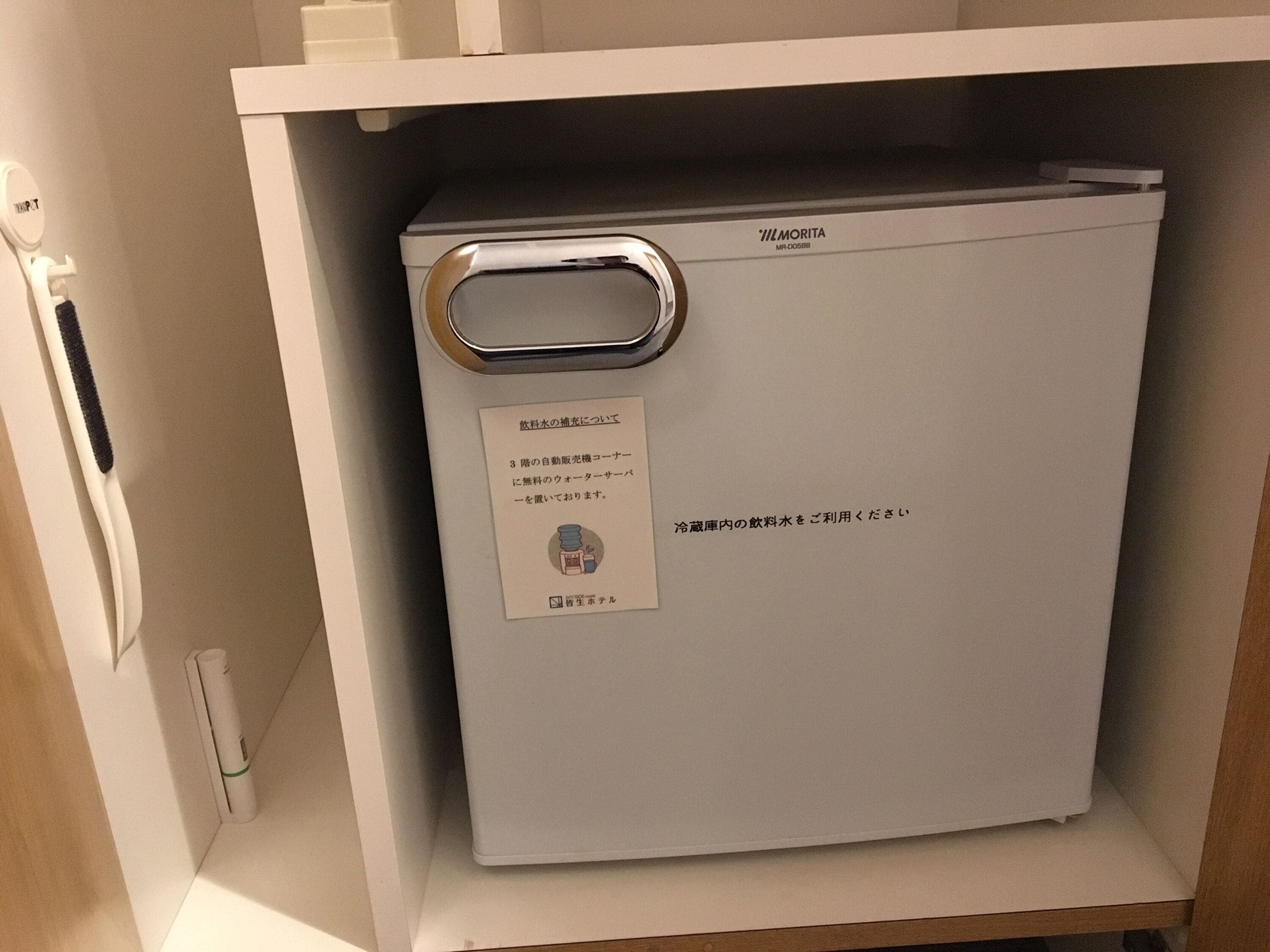 1 bedroom, desk, blackout curtains, soundproofing