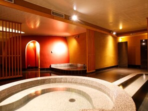 Sauna, hot springs/mineral springs