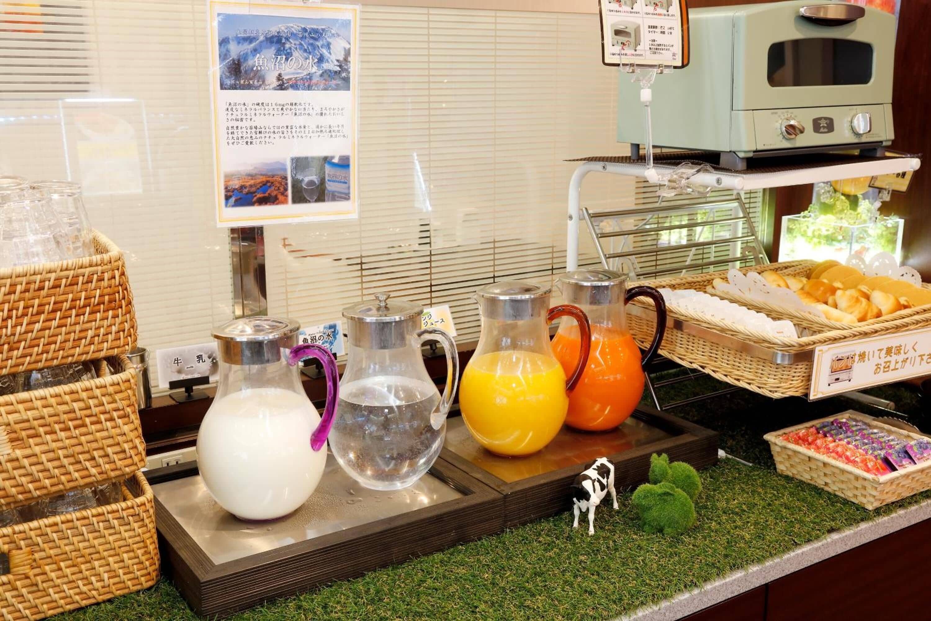 daily buffet breakfast (jpy 1760 per person)