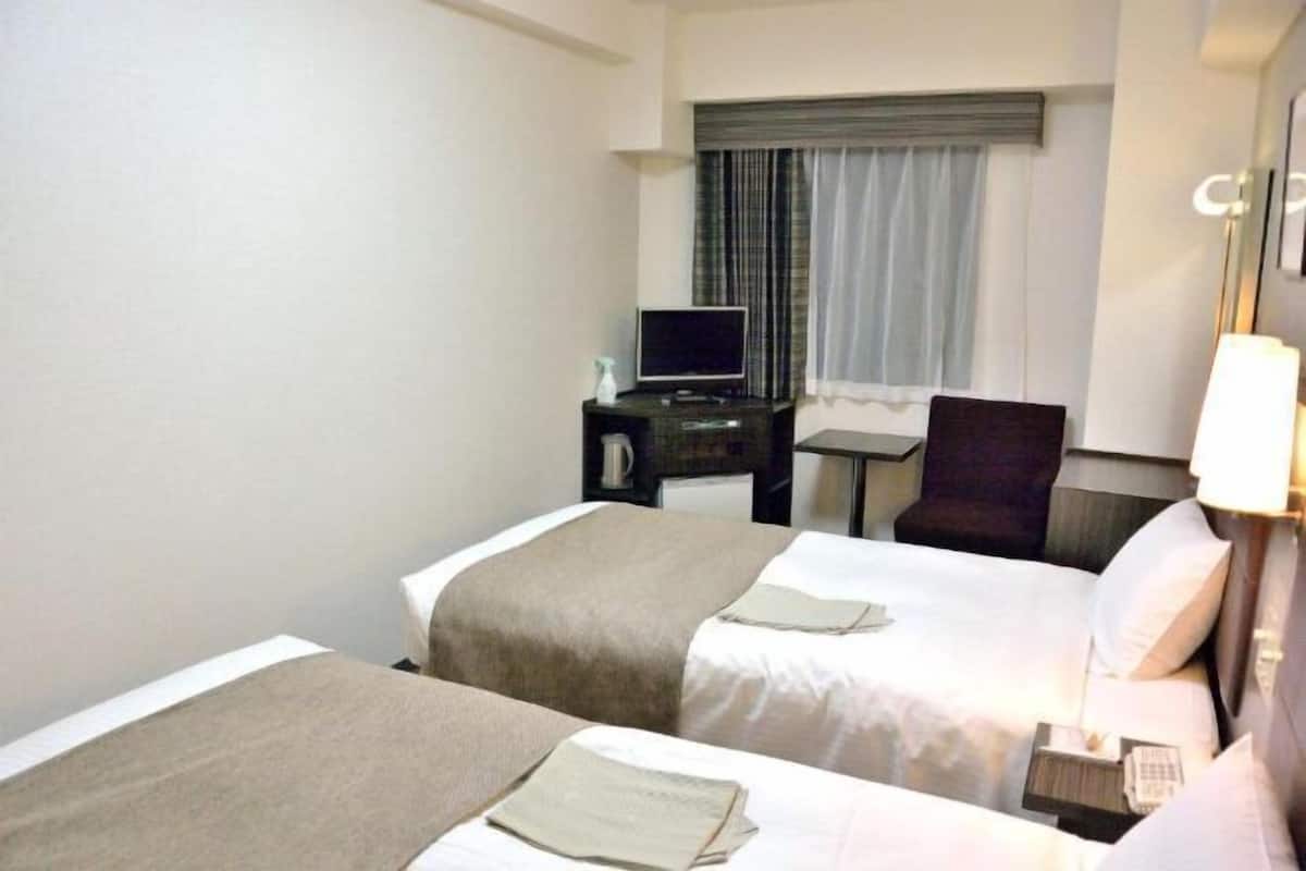 Down comforters, desk, blackout drapes, free WiFi