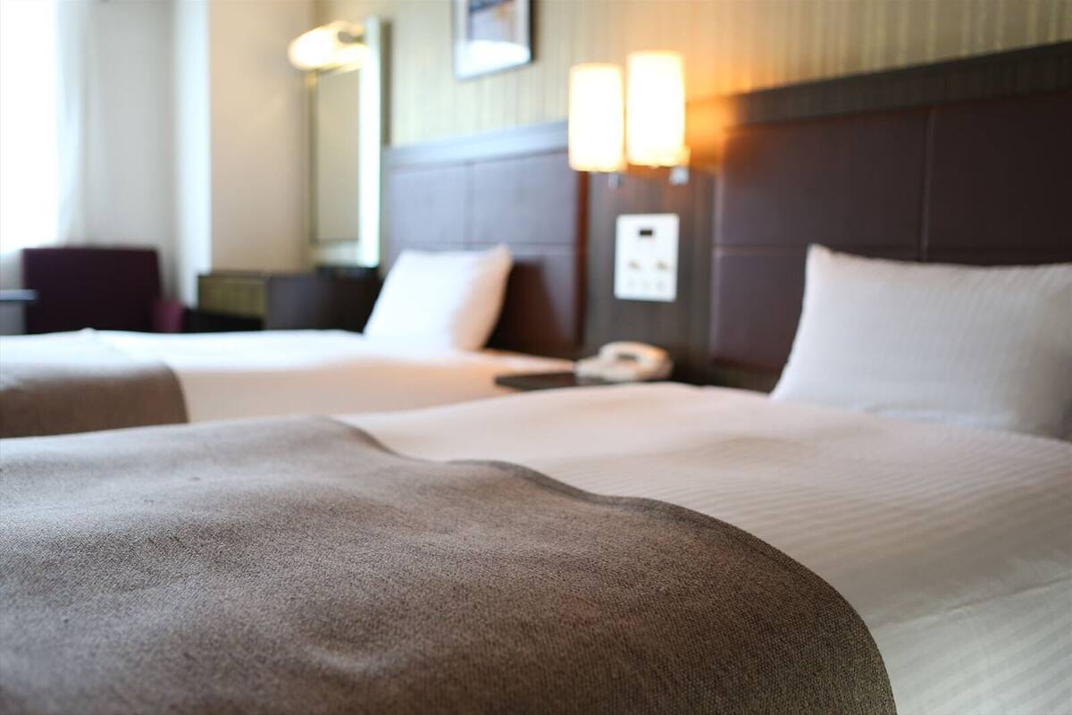 twin room, non smoking | down duvets, desk, blackout curtains, free wifi