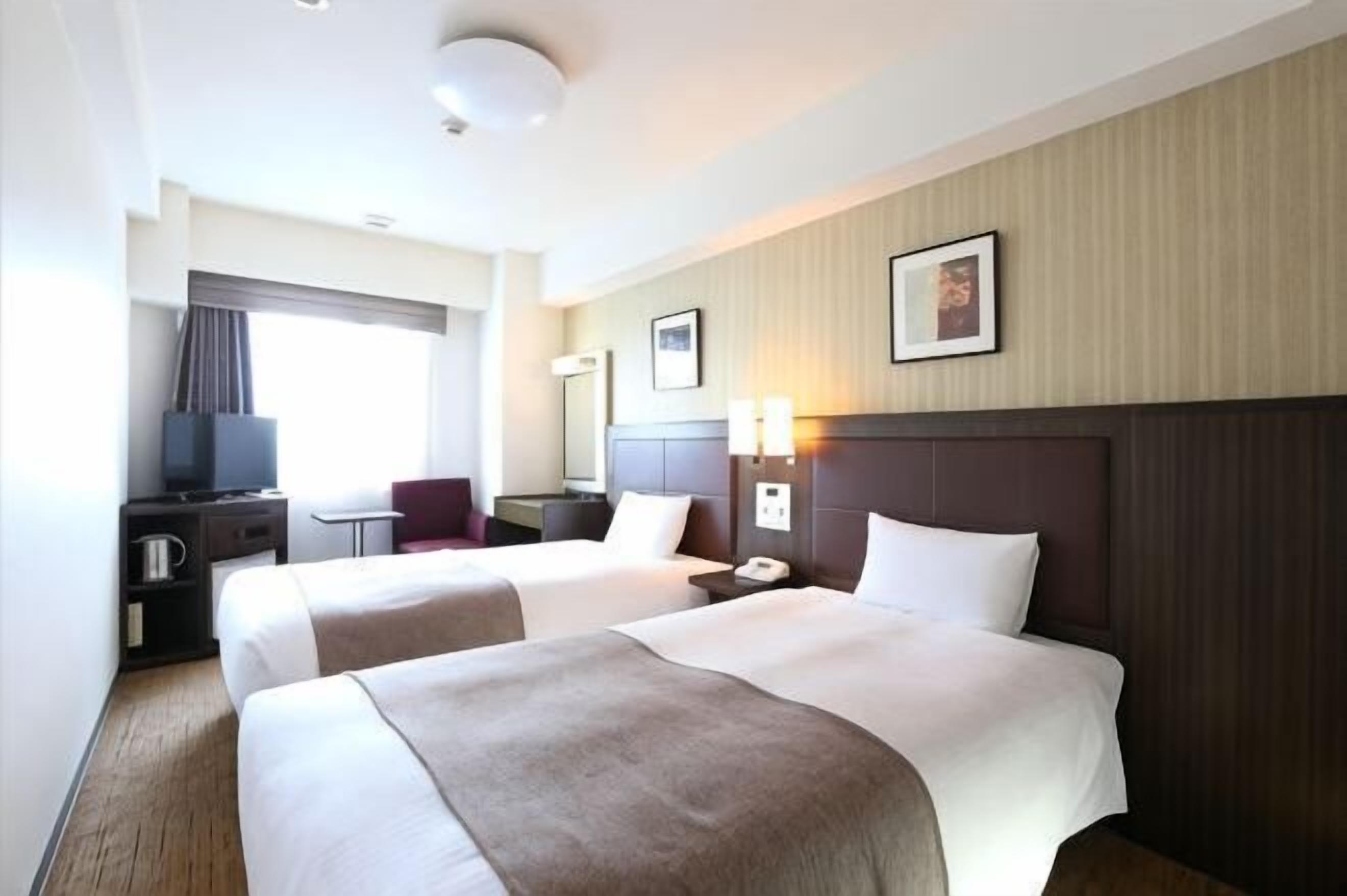 Down duvets, desk, blackout curtains, free WiFi