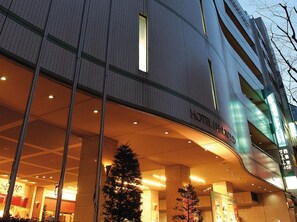 Exterior detail - Hotel Lungwood (Tokyo)