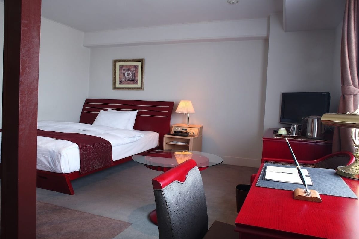 In-room safe, desk, soundproofing, iron/ironing board