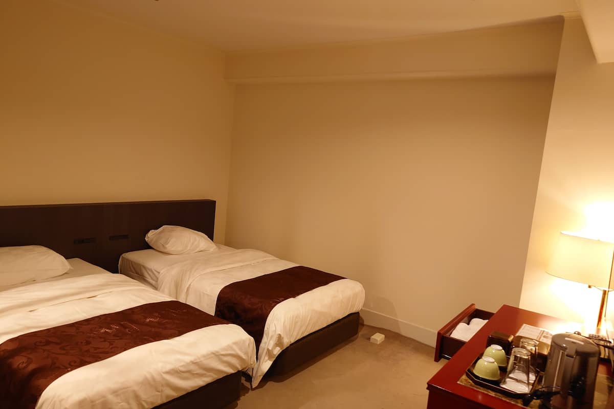 In-room safe, desk, soundproofing, iron/ironing board