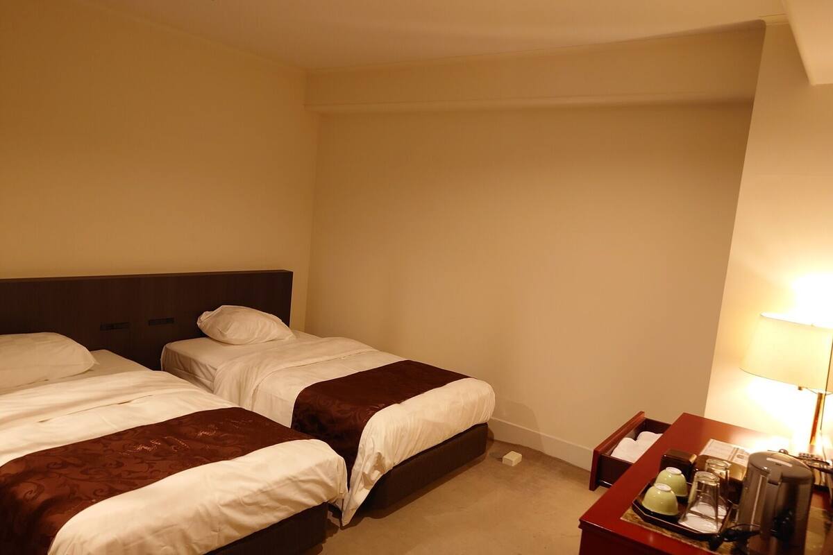In-room safe, desk, soundproofing, iron/ironing board