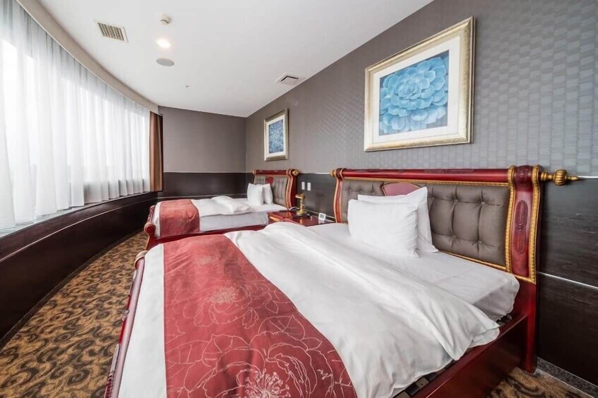 In-room safe, desk, soundproofing, iron/ironing board