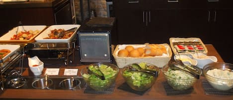 Daily buffet breakfast (JPY 1000 per person)