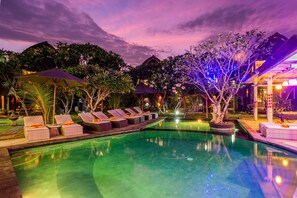 Front of property - evening/night - Nanuks Bungalows (Lembongan Island)