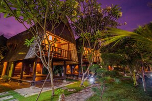 Bar (on property) - Nanuks Bungalows (Lembongan Island)