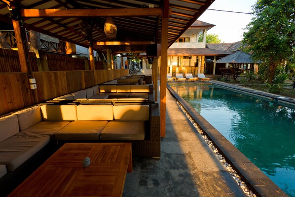 3 outdoor pools, pool loungers