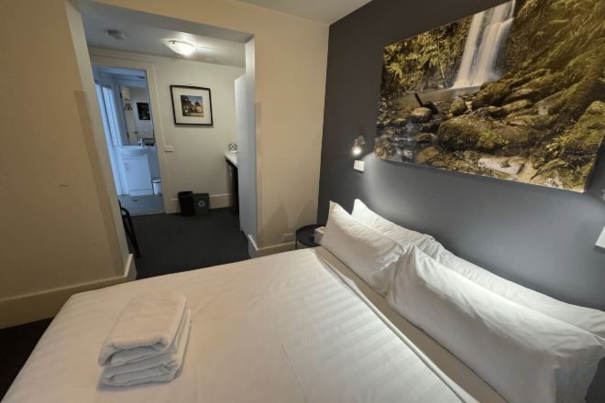 WiFi (free), bed sheets