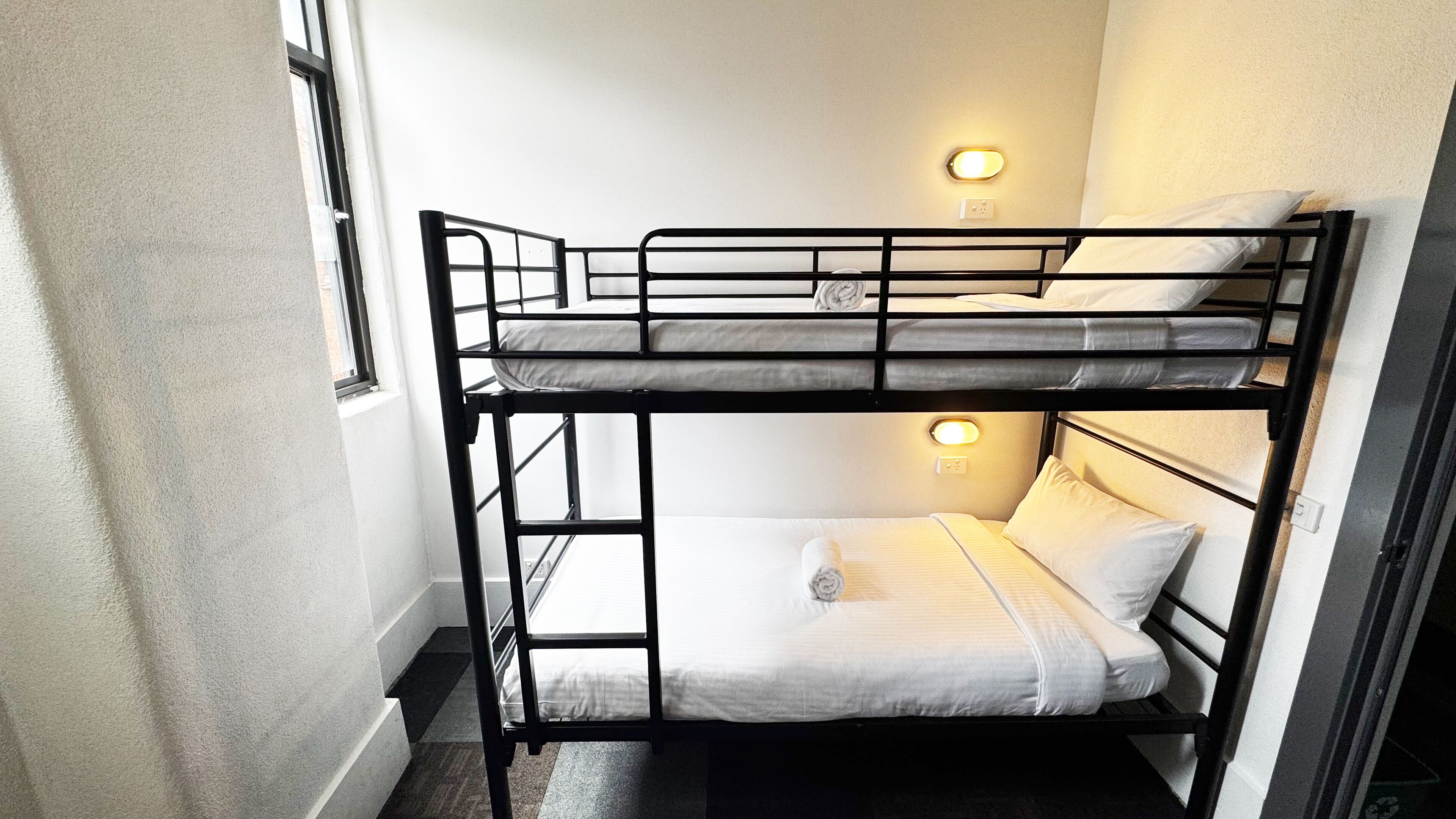 Quarto duplo, banheiro compartilhado | Wi-Fi de cortesia, roupa de cama