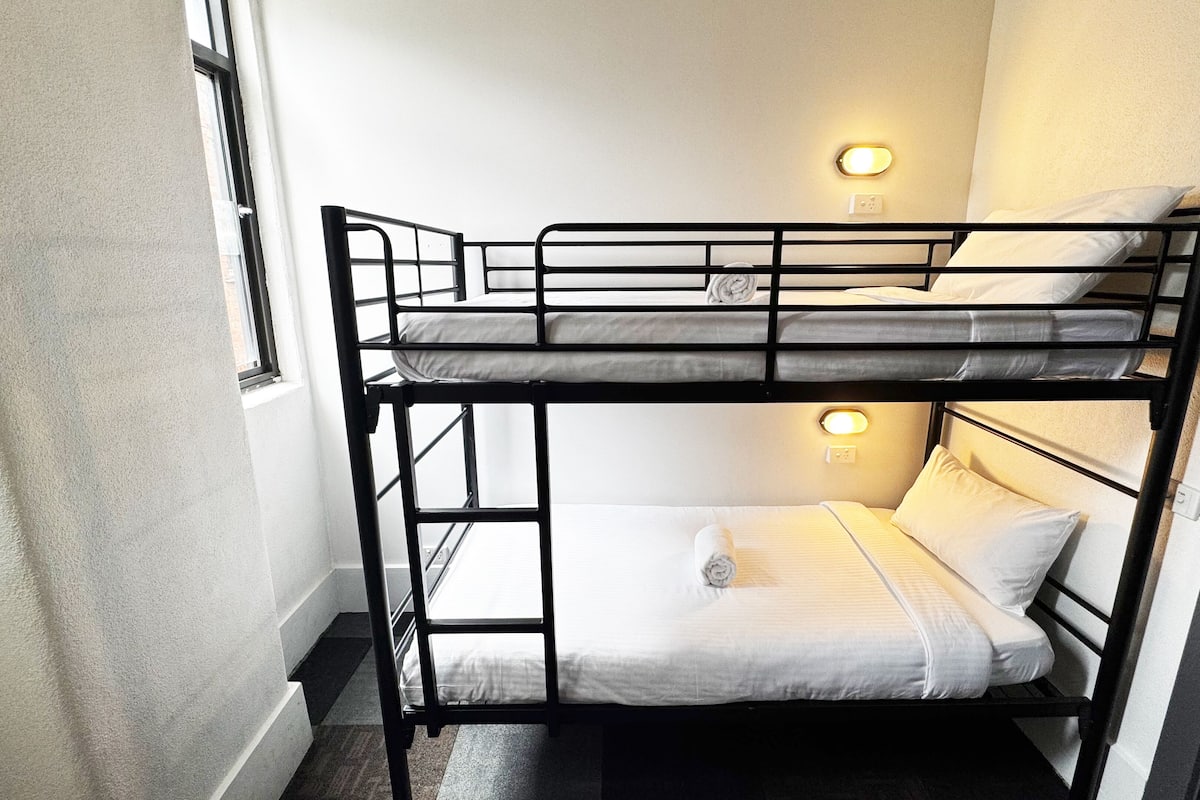 Twin kamer, gemeenschappelijke badkamer | Gratis wifi, beddengoed